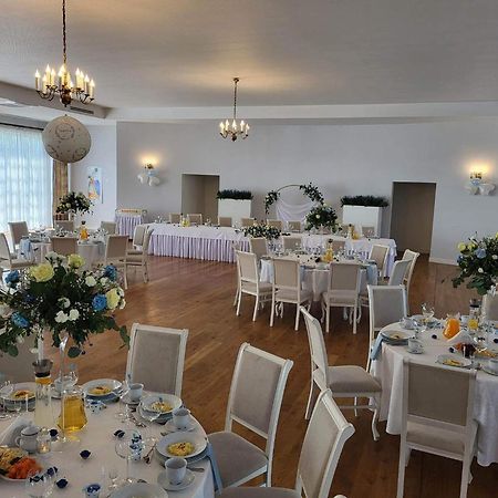 Palac W Orli - Pokoje, Restauracja Kozmin Bagian luar foto