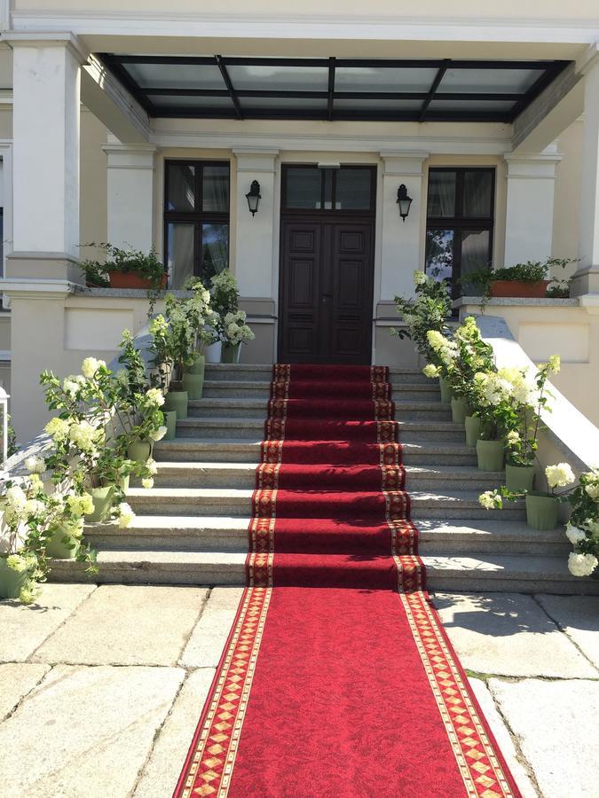 Palac W Orli - Pokoje, Restauracja Kozmin Bagian luar foto