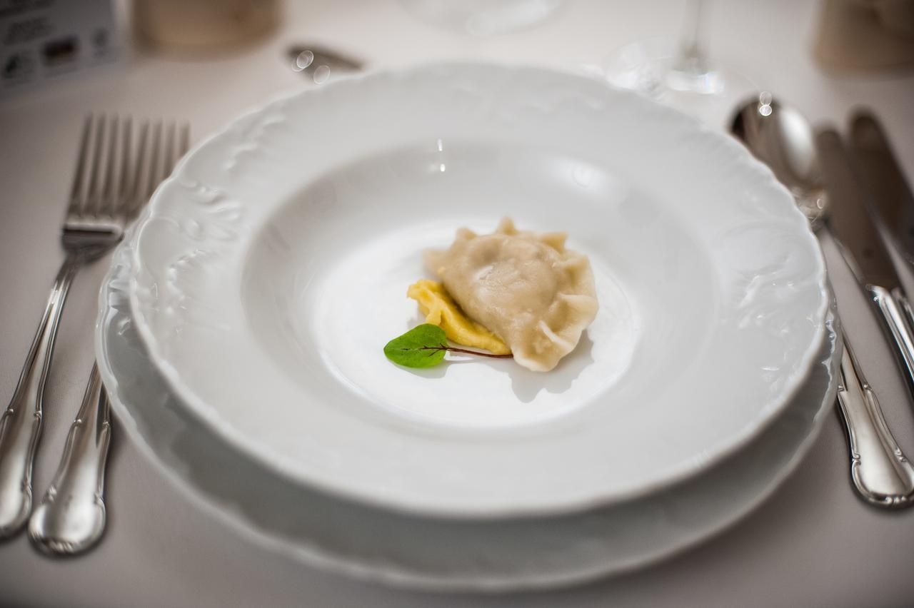 Palac W Orli - Pokoje, Restauracja Kozmin Bagian luar foto