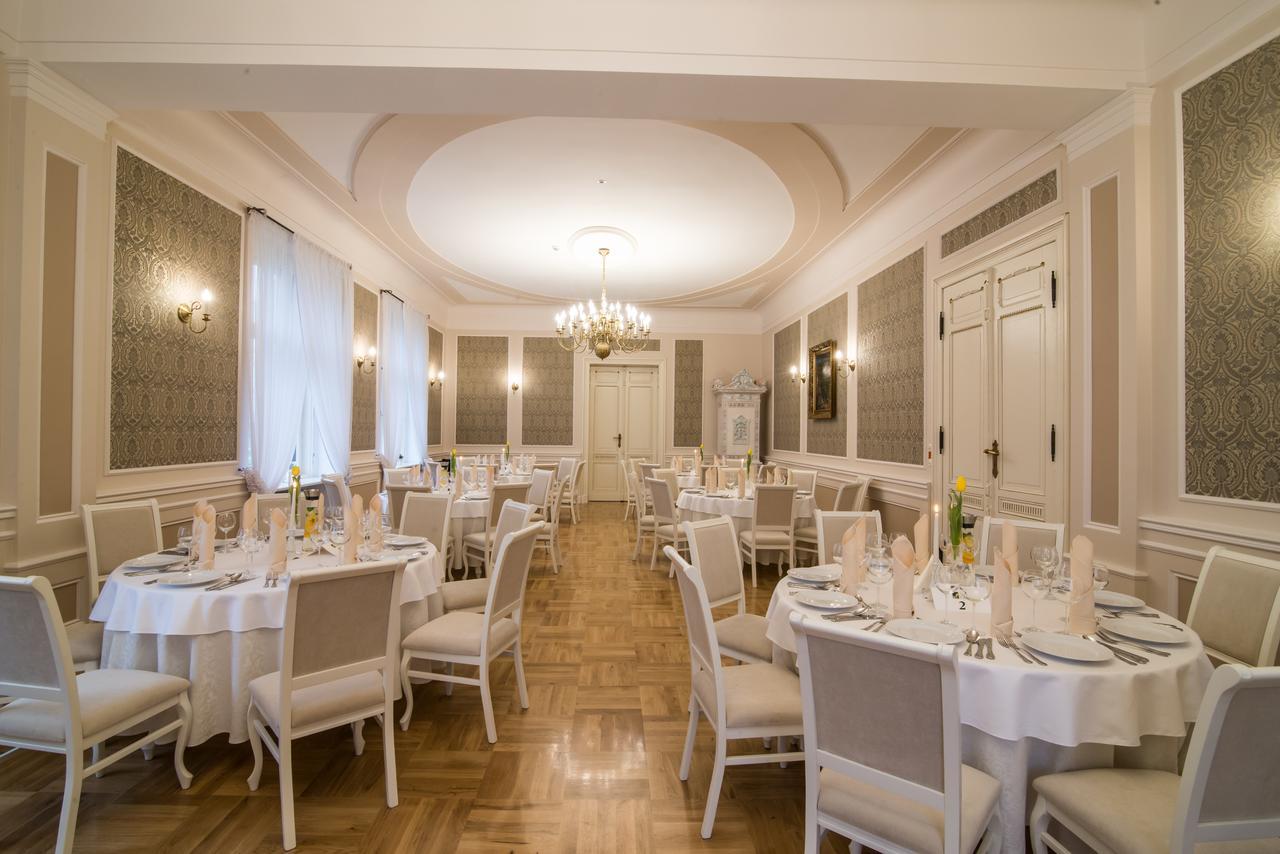 Palac W Orli - Pokoje, Restauracja Kozmin Bagian luar foto