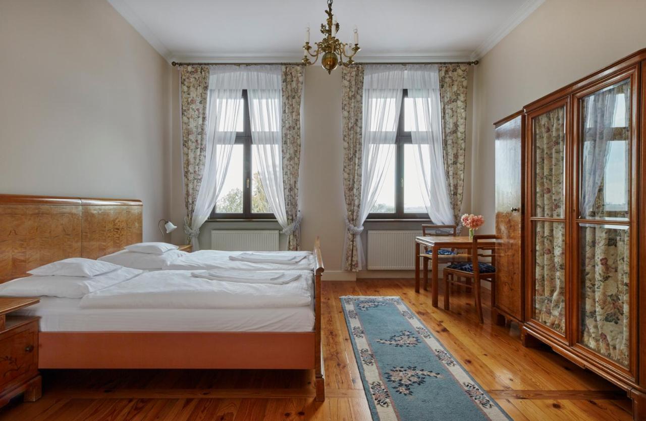 Palac W Orli - Pokoje, Restauracja Kozmin Bagian luar foto