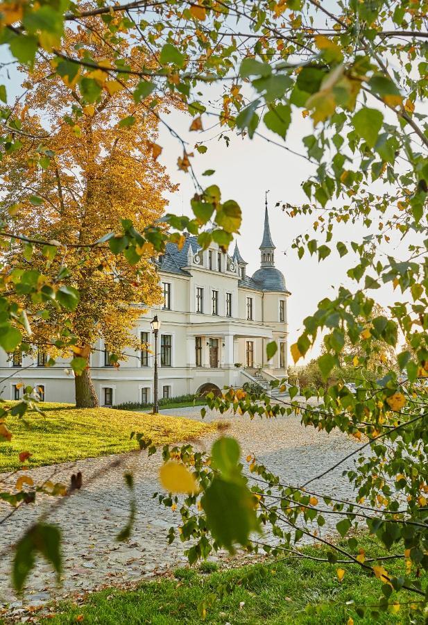 Palac W Orli - Pokoje, Restauracja Kozmin Bagian luar foto